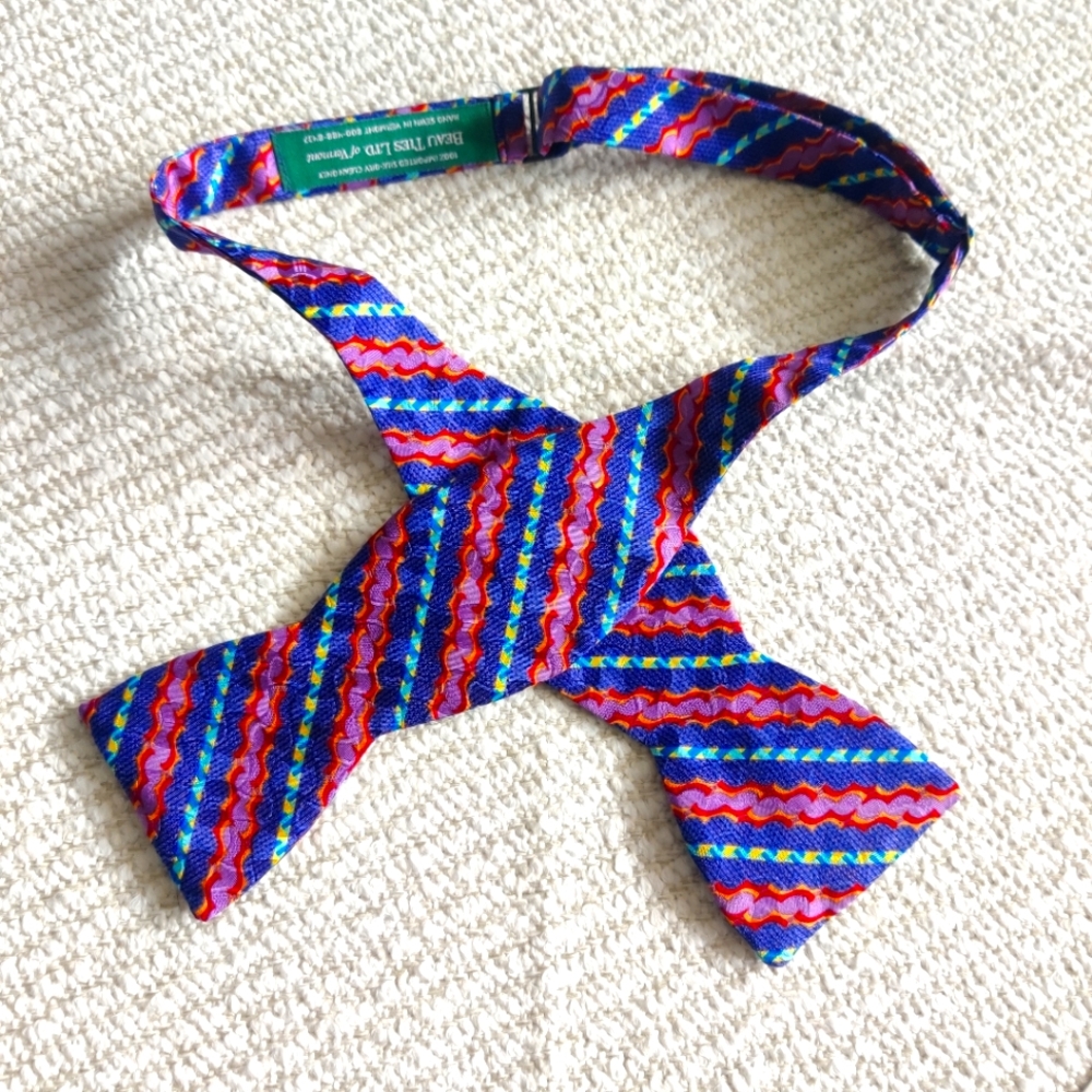 Beau LTD Ties Horizontal striped Hand sewn 100 Silk Bowtie, size OS